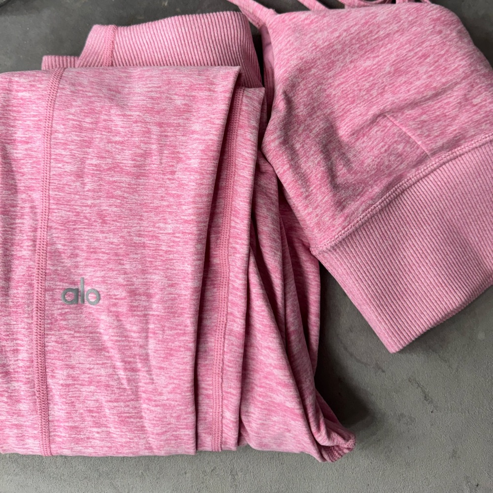 Parisian pink ALO SET 
bra is Small
Leggings are XS
ALOSOFT LAVISH BRA